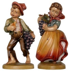 Children pair + grapes